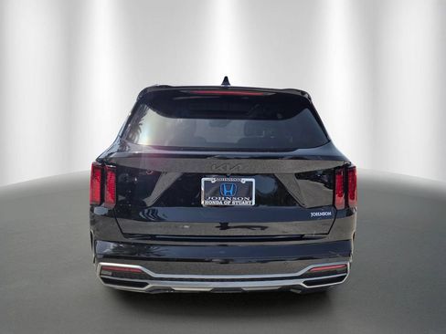 Used 2023 Kia Sorento EX w/ Panoramic Sunroof Package FWD image 4