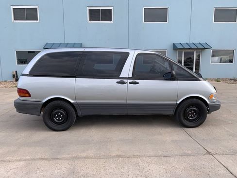 Used 1992 Toyota Previa Deluxe image 2