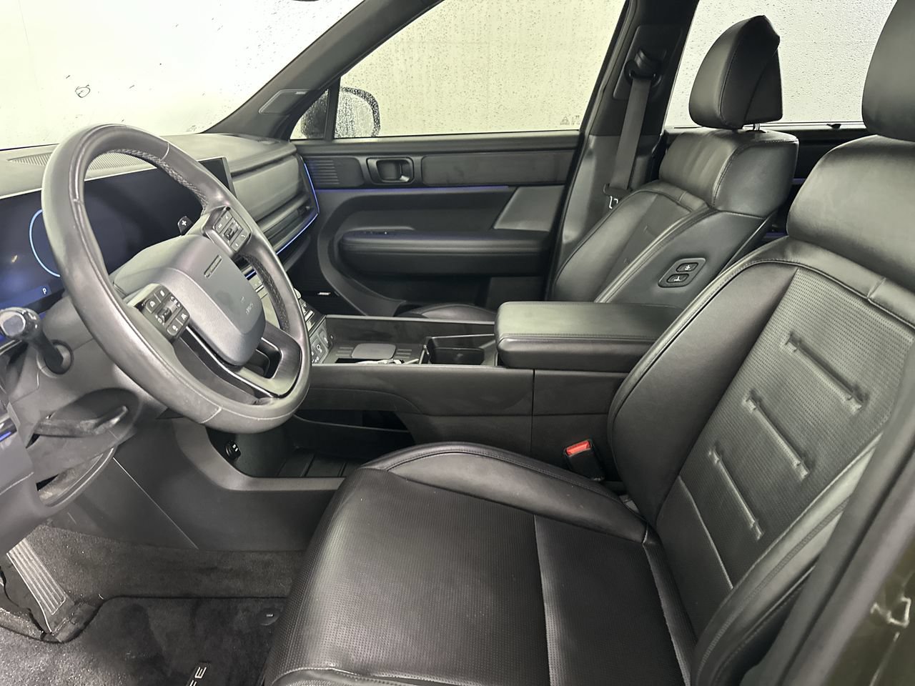 Used 2024 Hyundai Santa Fe Calligraphy AWD/4WD image 2