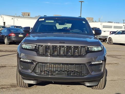 New 2025 Jeep Grand Cherokee Limited w/ Trailer Tow Package AWD/4WD image 2