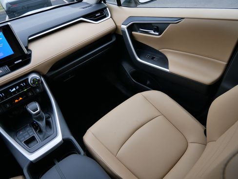 Certified 2025 Toyota RAV4 XLE Premium image 11