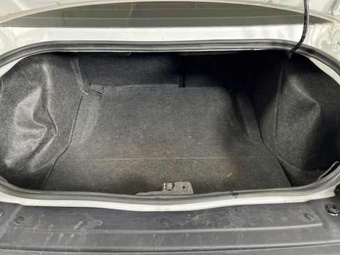 Used 2015 Dodge Challenger SXT image 22