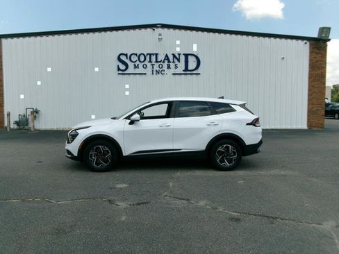 Used 2025 Kia Sportage LX FWD image 1