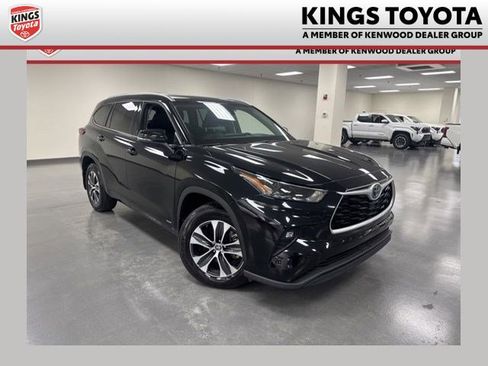Used 2022 Toyota Highlander XLE image 1