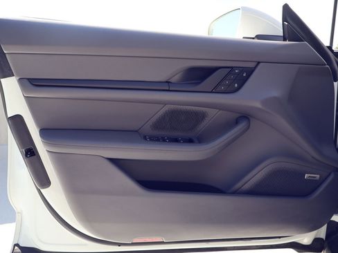 Certified 2022 Porsche Taycan image 12