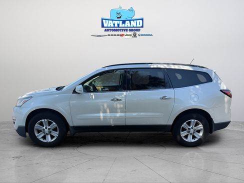 Used 2014 Chevrolet Traverse LT FWD image 2