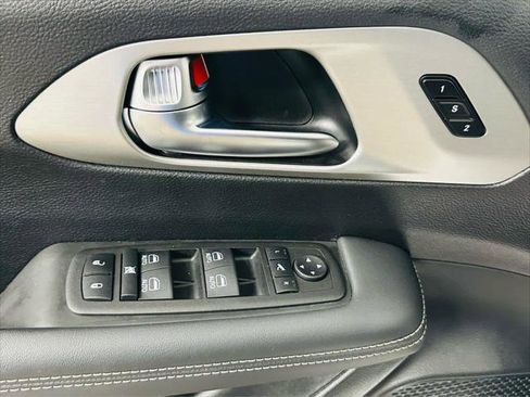 Certified 2023 Chrysler Pacifica Limited w/ S Appearance Package AWD/4WD image 21