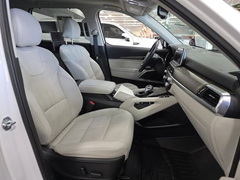 Used 2021 Kia Telluride EX image 16