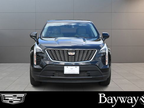 Certified 2023 Cadillac XT4 Luxury w/ Cold Weather Package image 2