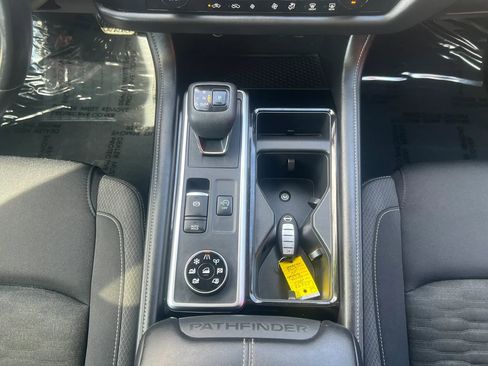 Used 2022 Nissan Pathfinder SV w/ SV Premium Package AWD/4WD image 15