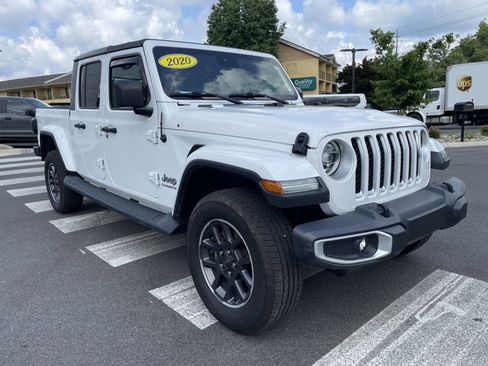 Used 2020 Jeep Gladiator Overland image 3
