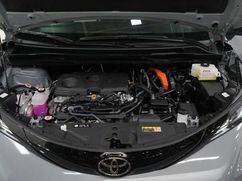 Used 2026 Toyota Sienna AWD image 32