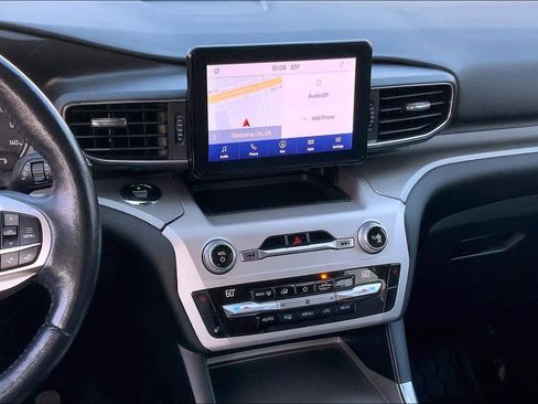 Used 2021 Ford Explorer XLT w/ Equipment Group 202A image 7