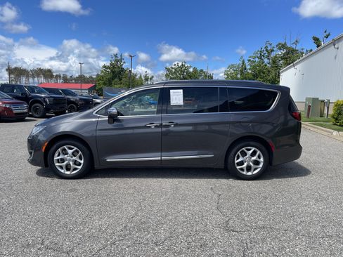 Used 2020 Chrysler Pacifica Limited FWD image 6
