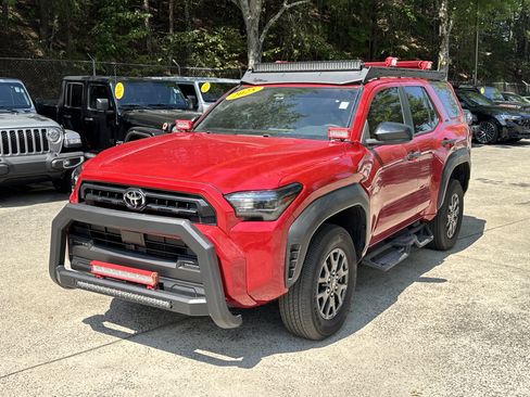 Used 2025 Toyota 4Runner SR5 AWD/4WD image 3