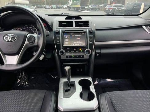 Used 2014 Toyota Camry SE image 15