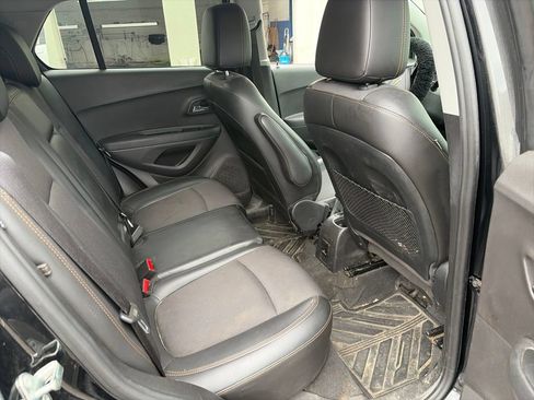 Used 2017 Chevrolet Trax LT w/ LT Convenience Package AWD/4WD image 4