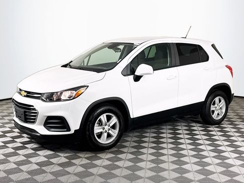 Used 2021 Chevrolet Trax LS w/ Tint and Cruise Package FWD image 4