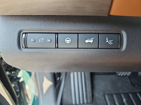 Used 2025 Nissan Pathfinder Platinum FWD image 32