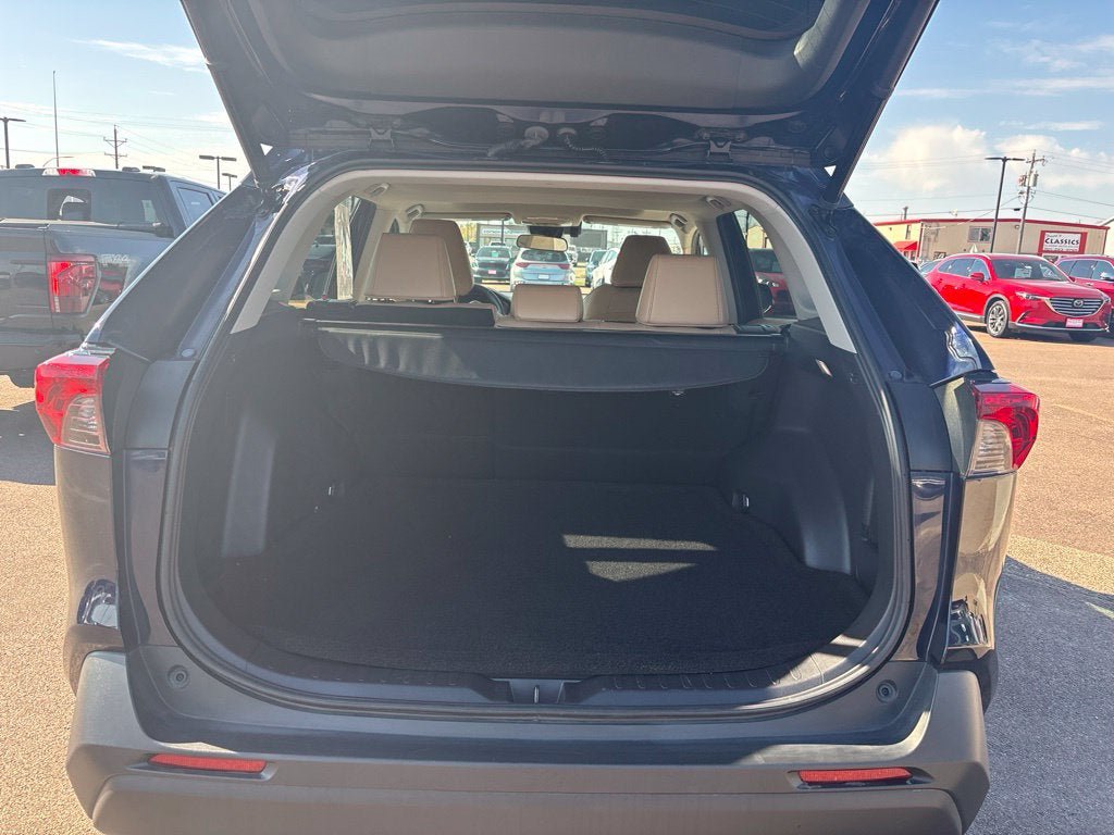 Used 2022 Toyota RAV4 XLE Premium FWD image 29