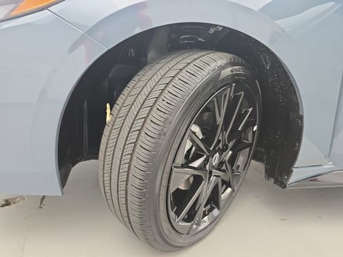 New 2025 Nissan Sentra SR w/ Midnight Edition image 30