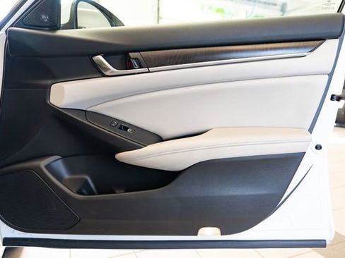 Used 2019 Honda Accord Touring image 28