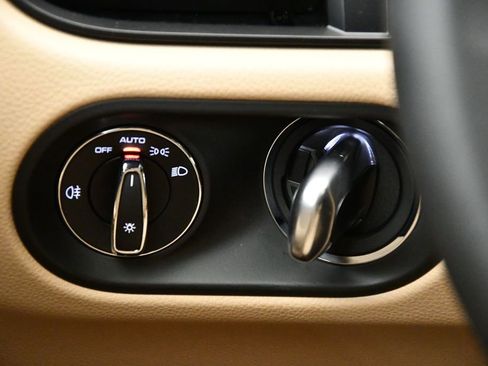 Used 2025 Porsche Macan image 22