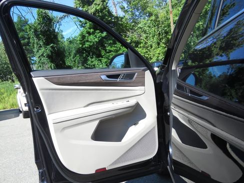 Used 2024 Volkswagen Atlas SEL Premium R-Line AWD/4WD image 9