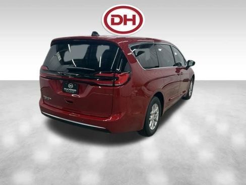 New 2027 Chrysler Pacifica Select FWD image 11
