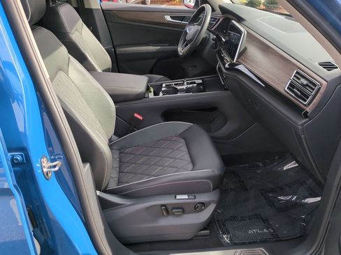 Used 2025 Volkswagen Atlas SEL Premium R-Line image 44