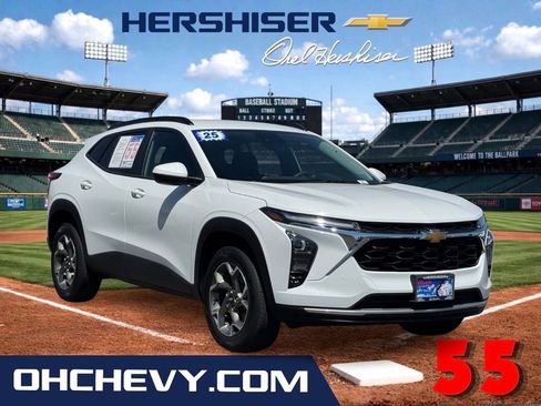 Used 2025 Chevrolet Trax LT FWD image 1