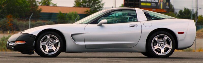 Used 1999 Chevrolet Corvette Coupe w/ Memory Pkg RWD image 3
