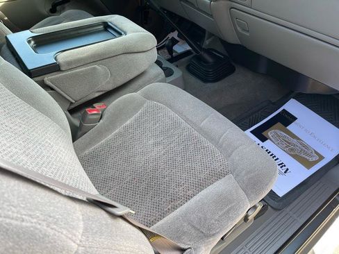 Used 2000 Chevrolet Silverado 2500 LS image 42