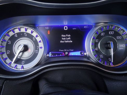 Used 2023 Chrysler 300 Touring image 17