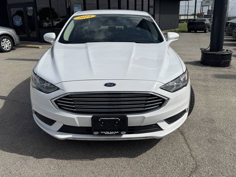 Used 2018 Ford Fusion SE FWD image 3