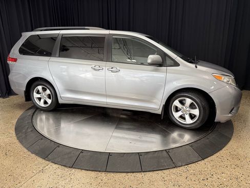 Used 2011 Toyota Sienna LE image 10