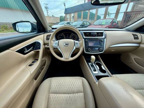 Used 2016 Nissan Altima 2.5 SV w/ Convenience Package FWD image 16