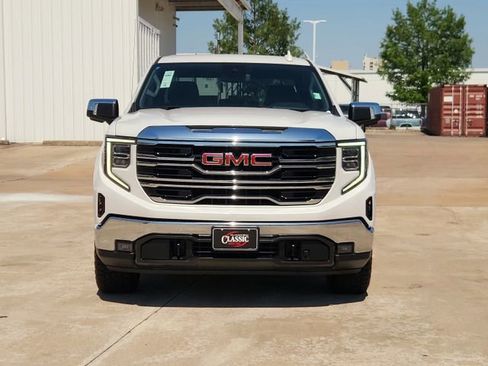 Used 2022 GMC Sierra 1500 SLT AWD/4WD image 2
