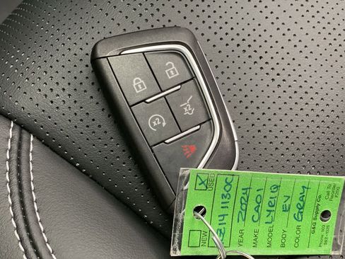 Used 2024 Cadillac Lyriq Luxury w/ LPO, Floor Liner Package AWD/4WD image 27