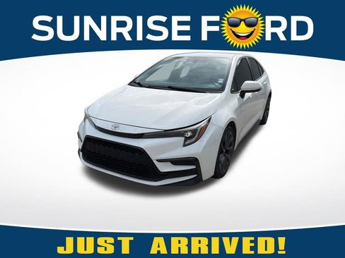 Used 2023 Toyota Corolla SE FWD image 1