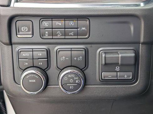 Certified 2025 Chevrolet Suburban Z71 w/ Comfort Package image 21