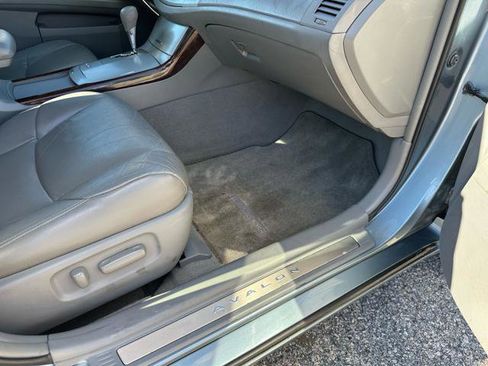 Used 2010 Toyota Avalon XLS image 12
