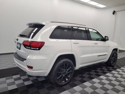 Used 2022 Jeep Grand Cherokee Laredo X AWD/4WD image 10