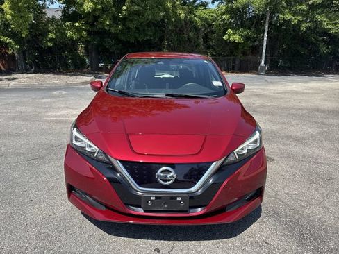 Used 2018 Nissan Leaf SV w/ SV Technology Package FWD image 2