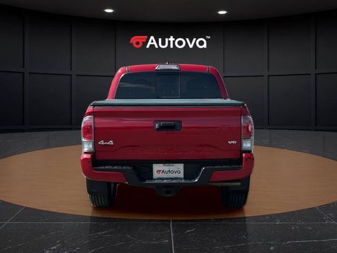 Used 2018 Toyota Tacoma Limited AWD/4WD image 4