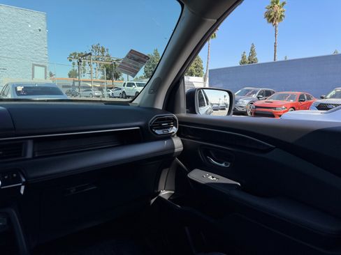 Used 2025 Honda Pilot Elite image 18
