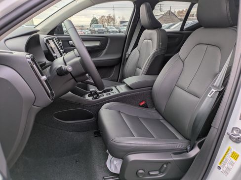 New 2026 Volvo XC40 B5 Core w/ Climate Package image 15