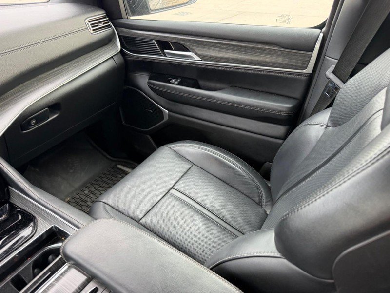 Used 2024 Jeep Wagoneer Series II AWD/4WD image 19