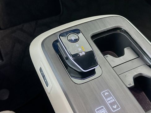 Used 2023 Nissan Ariya FWD image 25