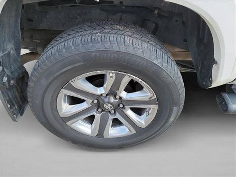 Used 2018 Toyota Tacoma Limited AWD/4WD image 10